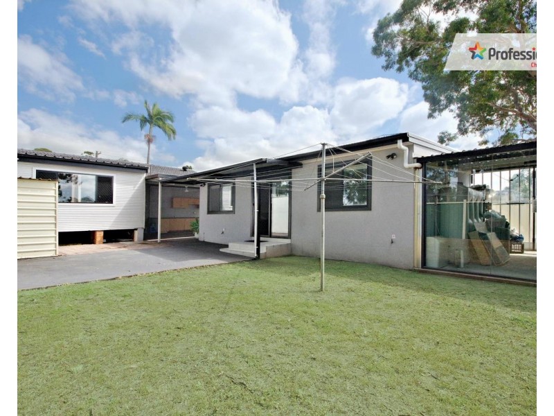 22 Van Dieman Crescent, Fairfield West NSW 2165