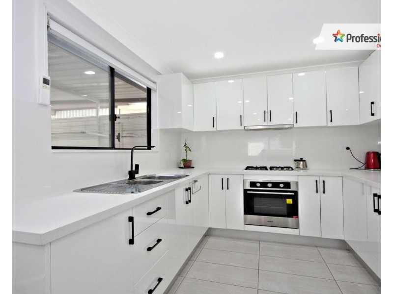 22 Van Dieman Crescent, Fairfield West NSW 2165