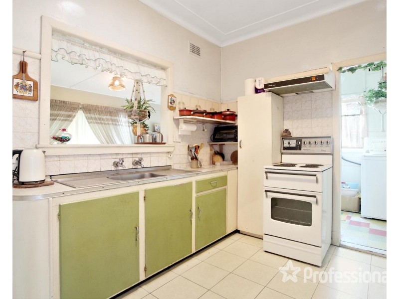 404 Blaxcell Street, South Granville NSW 2142