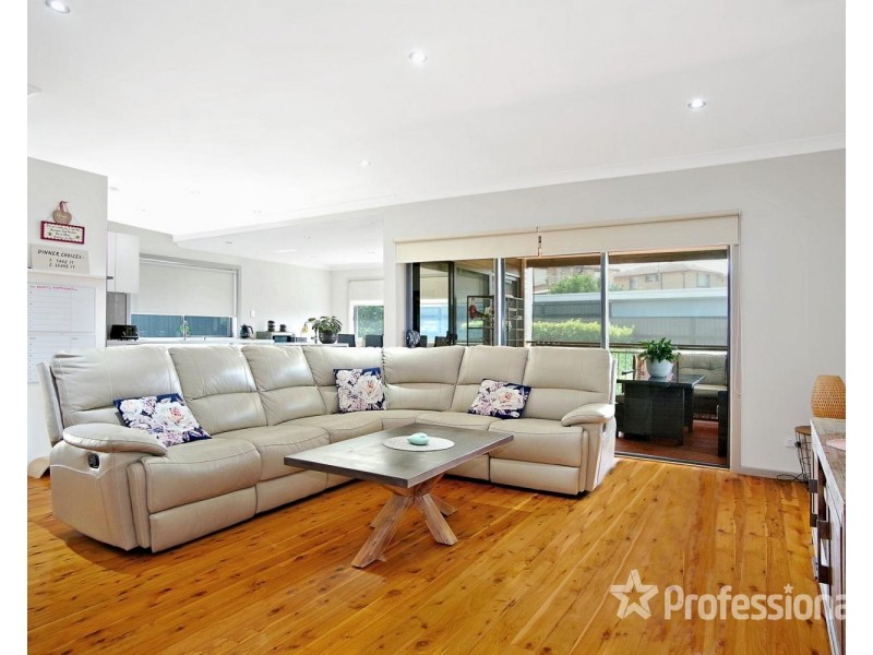 85 Jacaranda Drive, Georges Hall NSW 2198