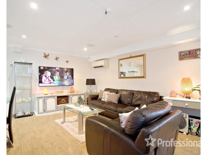 85 Jacaranda Drive, Georges Hall NSW 2198