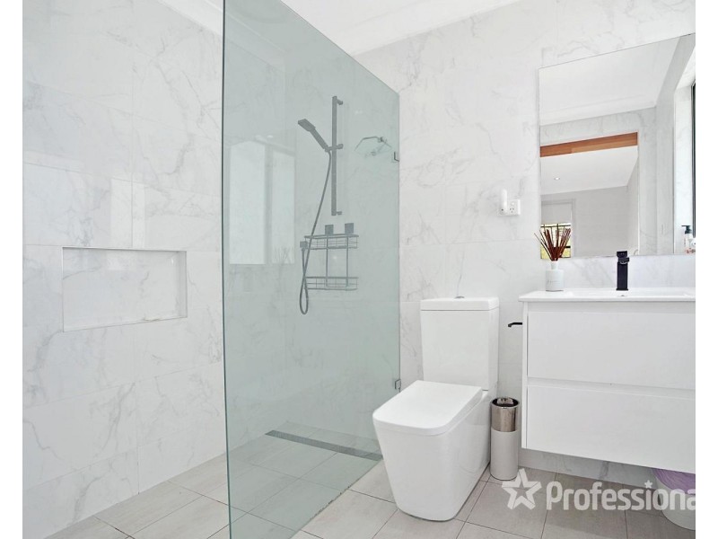 85 Jacaranda Drive, Georges Hall NSW 2198