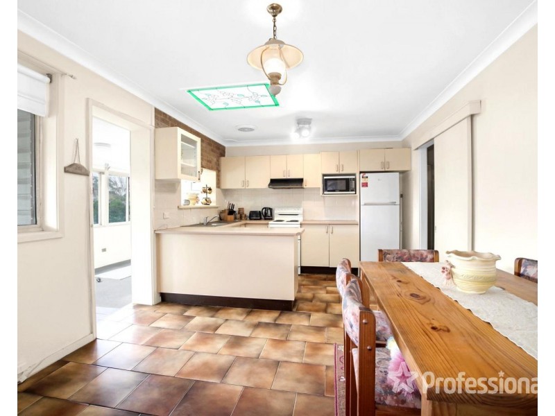 5 Universal Avenue, Georges Hall NSW 2198