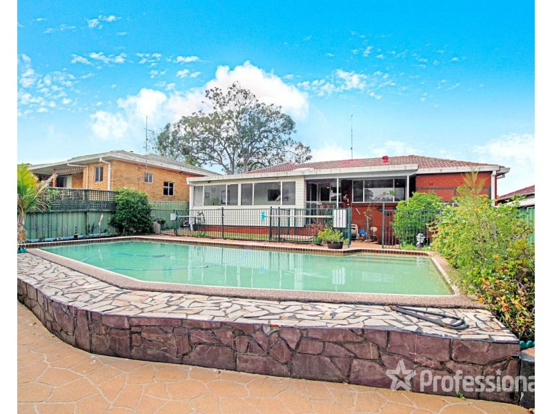 5 Universal Avenue, Georges Hall NSW 2198