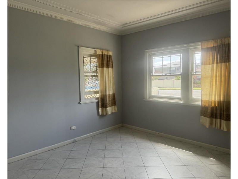 12 Gordon Street, Carramar NSW 2163