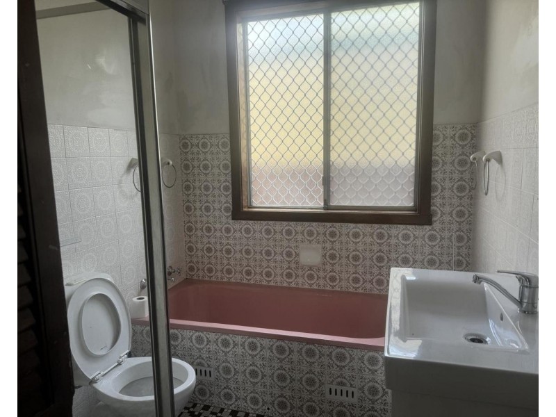 12 Gordon Street, Carramar NSW 2163