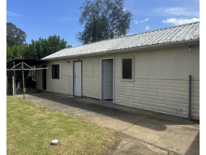 12 Gordon Street, Carramar NSW 2163