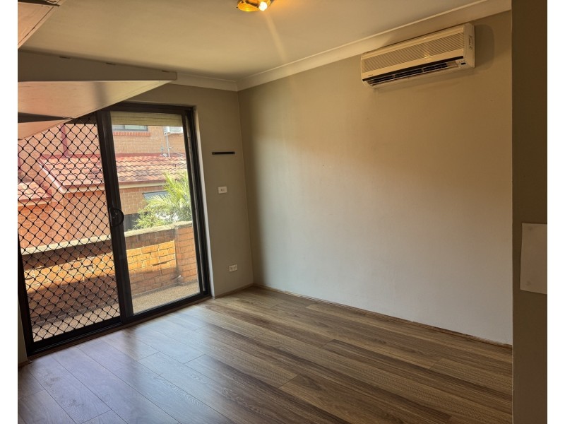 1/209 Hume Highway, Greenacre NSW 2190