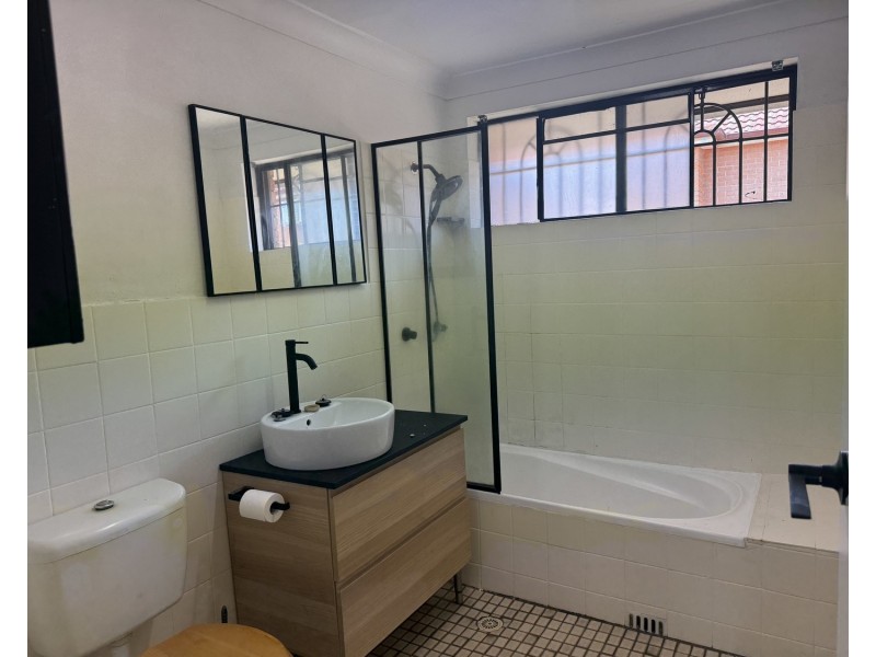 1/209 Hume Highway, Greenacre NSW 2190