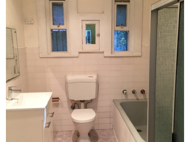 14 Riverview Road, Fairfield NSW 2165