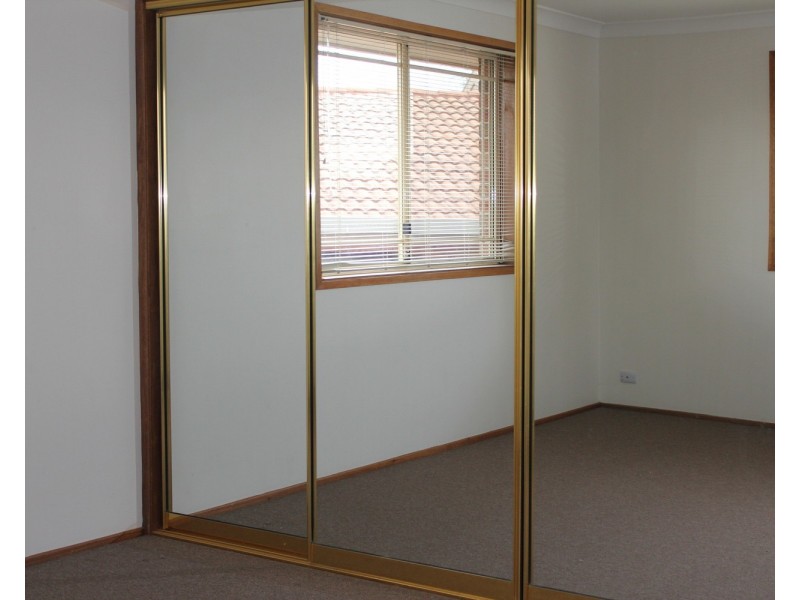 5 Erina Place, Bossley Park NSW 2176