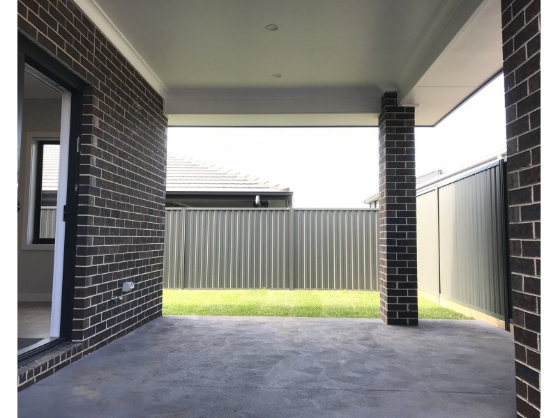 28 Rawlings Street, Oran Park NSW 2570