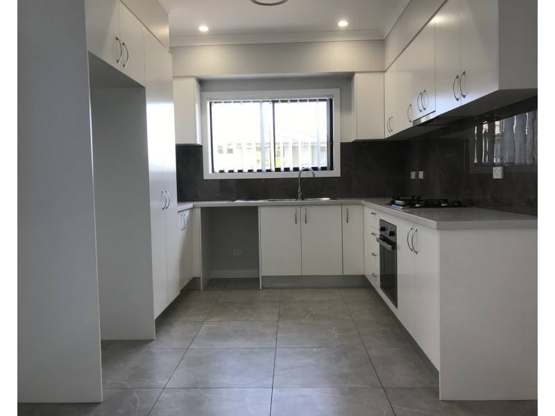 6 Hinton Loop, Oran Park NSW 2570