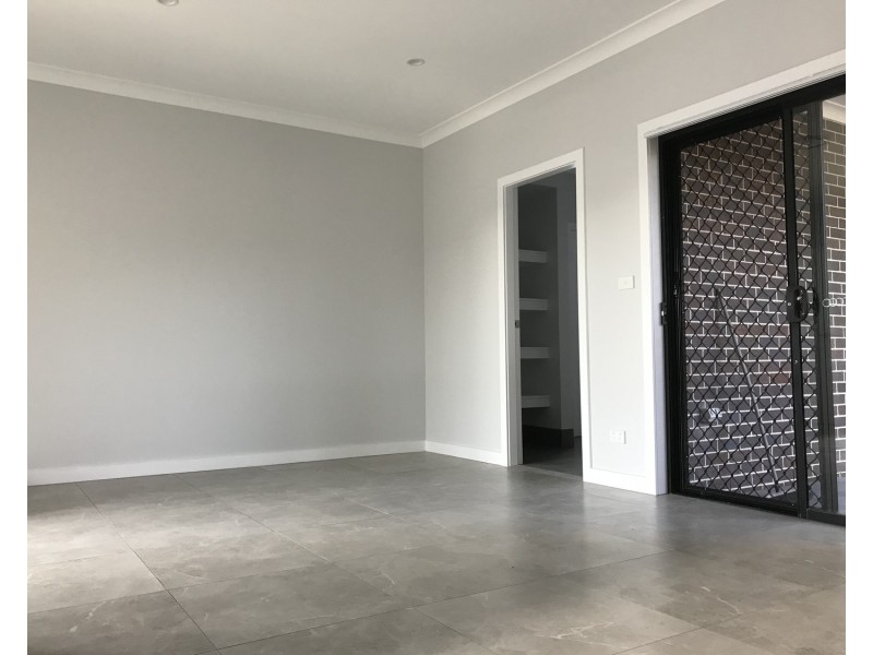 6 Hinton Loop, Oran Park NSW 2570