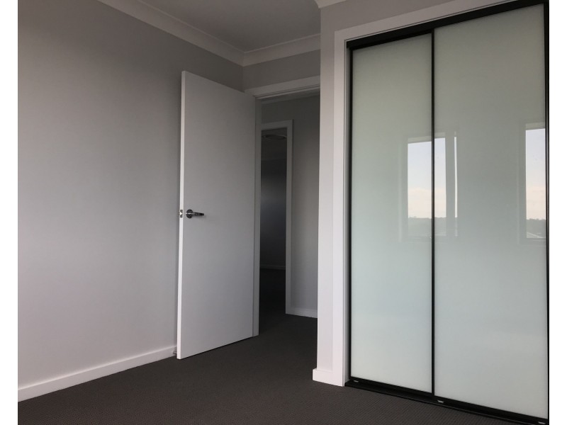 6 Hinton Loop, Oran Park NSW 2570