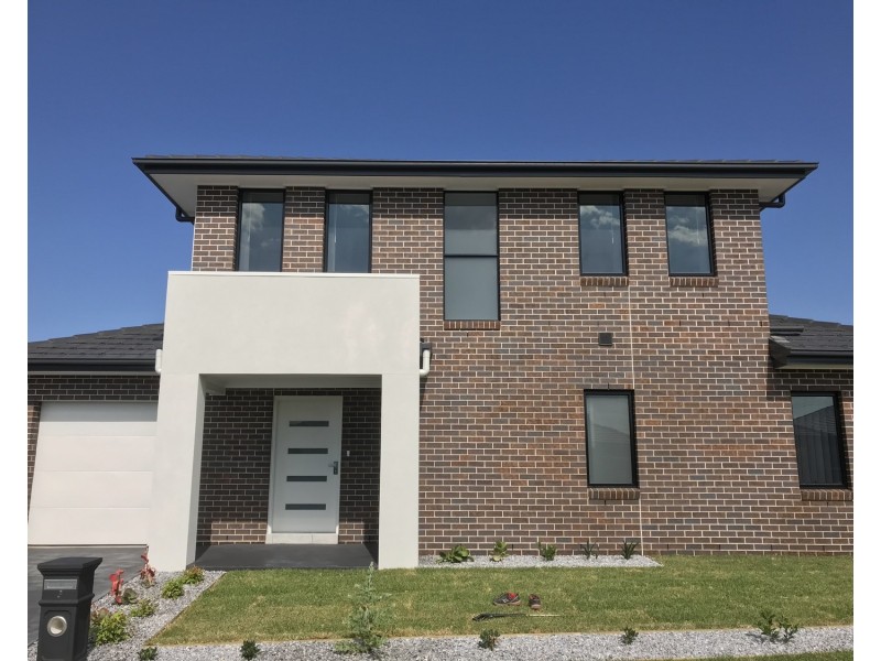 6 Hinton Loop, Oran Park NSW 2570 Floorplan