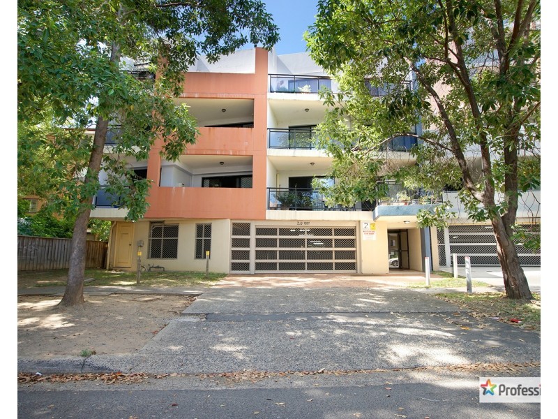 8/2 The Crescent, Fairfield NSW 2165