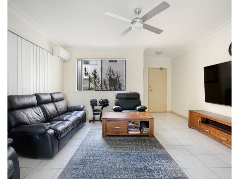8/2 The Crescent, Fairfield NSW 2165
