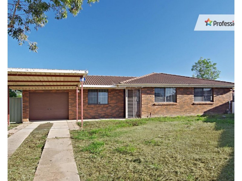 4 Ona Close, Bossley Park NSW 2176