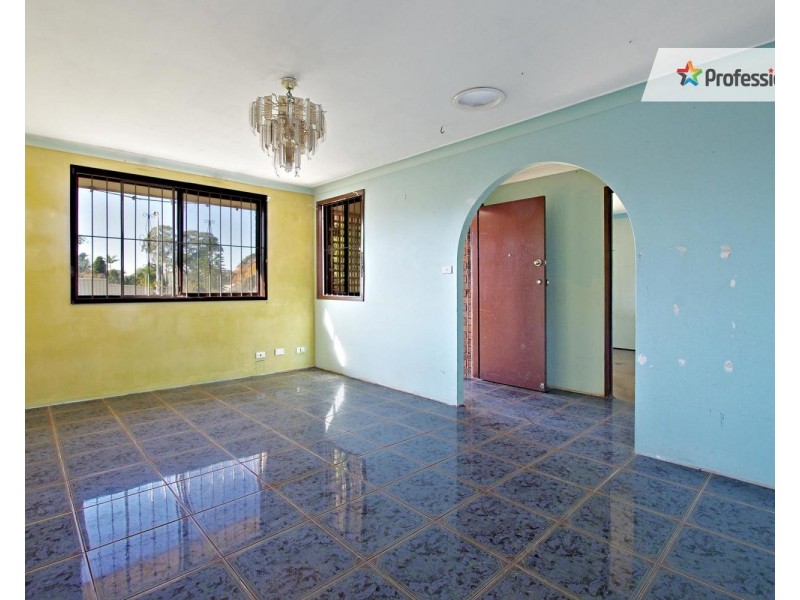 4 Ona Close, Bossley Park NSW 2176