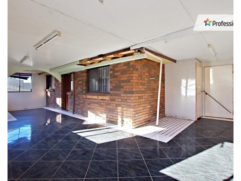 4 Ona Close, Bossley Park NSW 2176