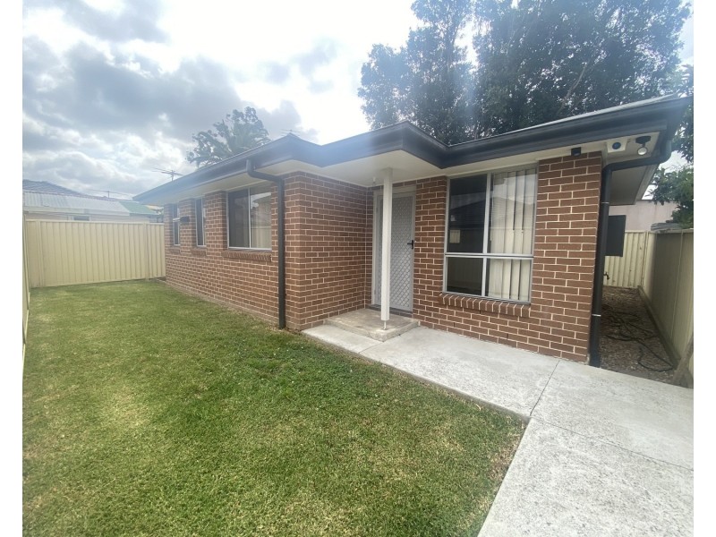 2 Myddleton Avenue, Fairfield NSW 2165