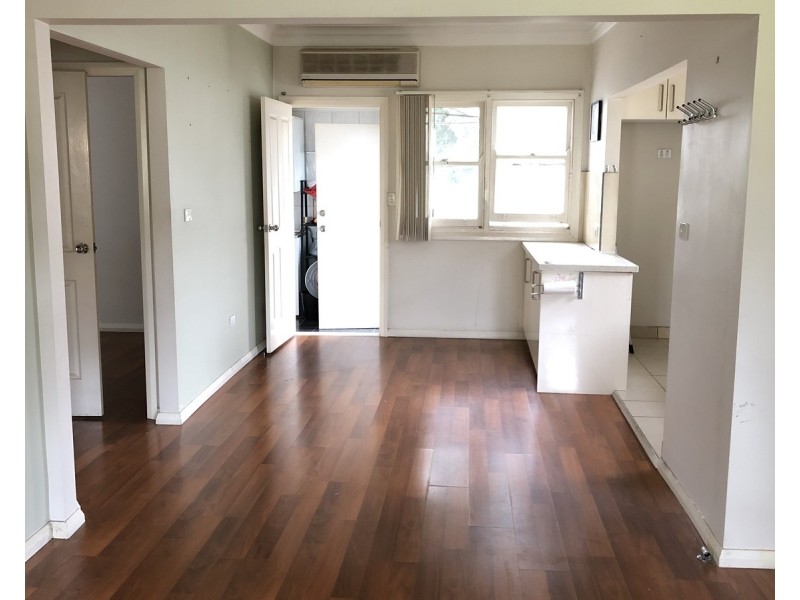 8 Thomas Street, Fairfield NSW 2165