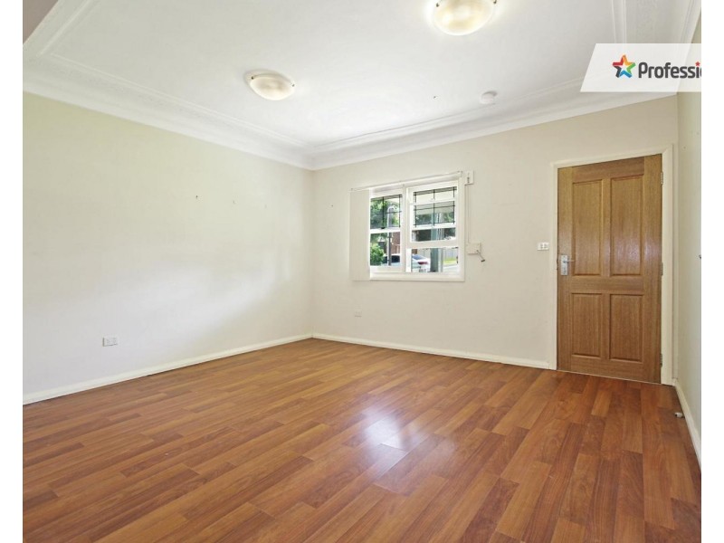 8 Thomas Street, Fairfield NSW 2165