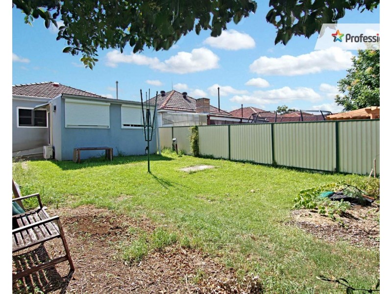 8 Thomas Street, Fairfield NSW 2165