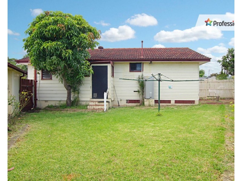 28 Hemingway Crescent, Fairfield NSW 2165
