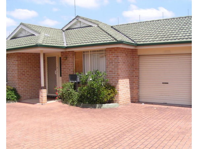 2/90 Allambie Road, Edensor Park NSW 2176