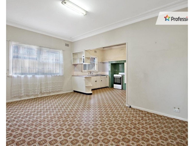 121 King Road, Fairfield West NSW 2165