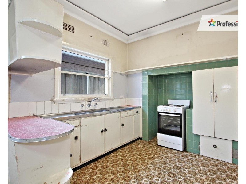 121 King Road, Fairfield West NSW 2165