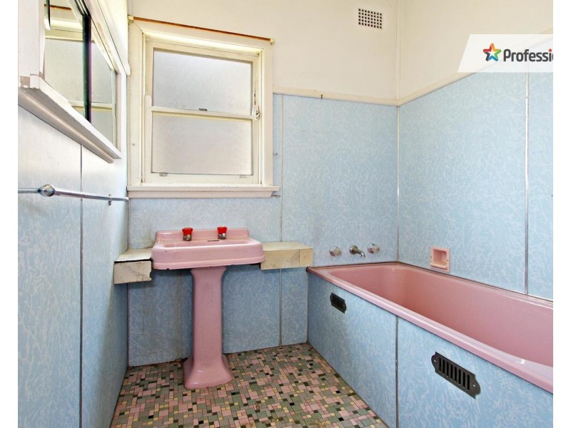 121 King Road, Fairfield West NSW 2165