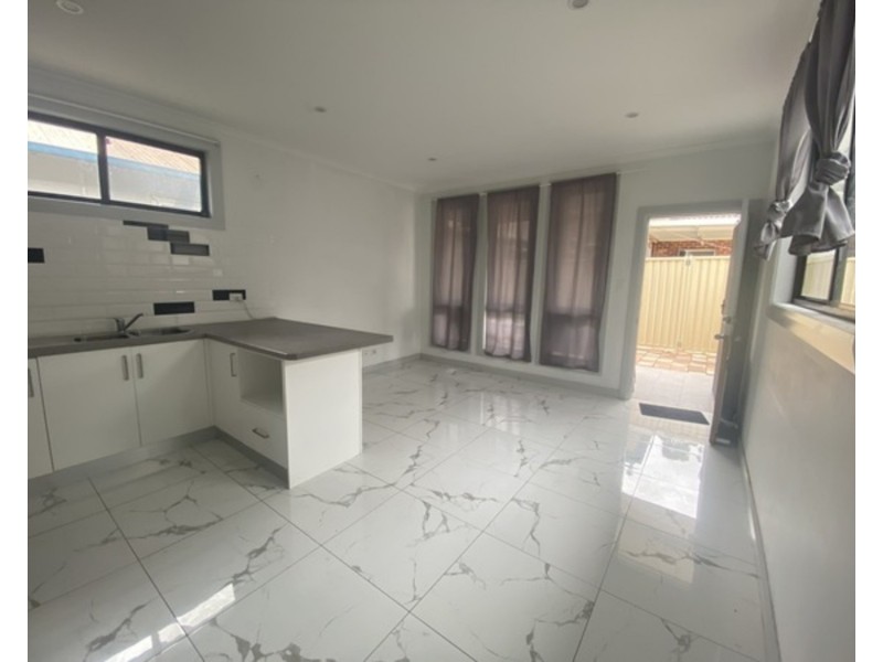 2/11 Ellis Parade, Yennora NSW 2161