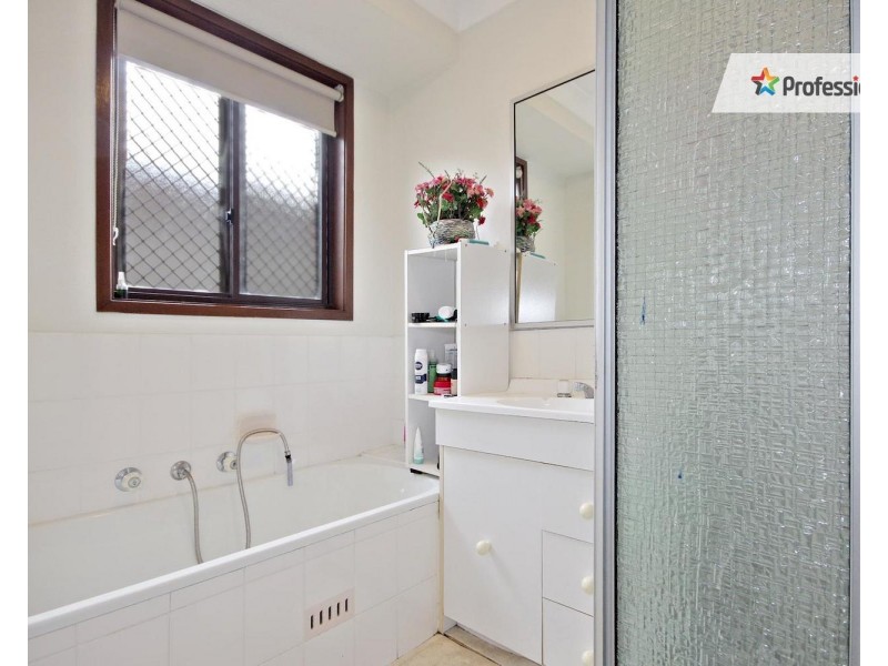 20 Glenfern Crescent, Bossley Park NSW 2176