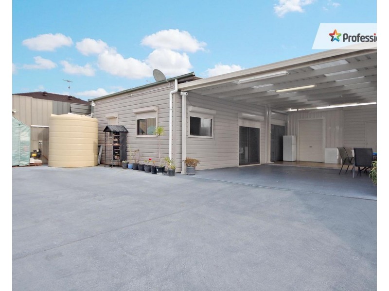 20 Glenfern Crescent, Bossley Park NSW 2176