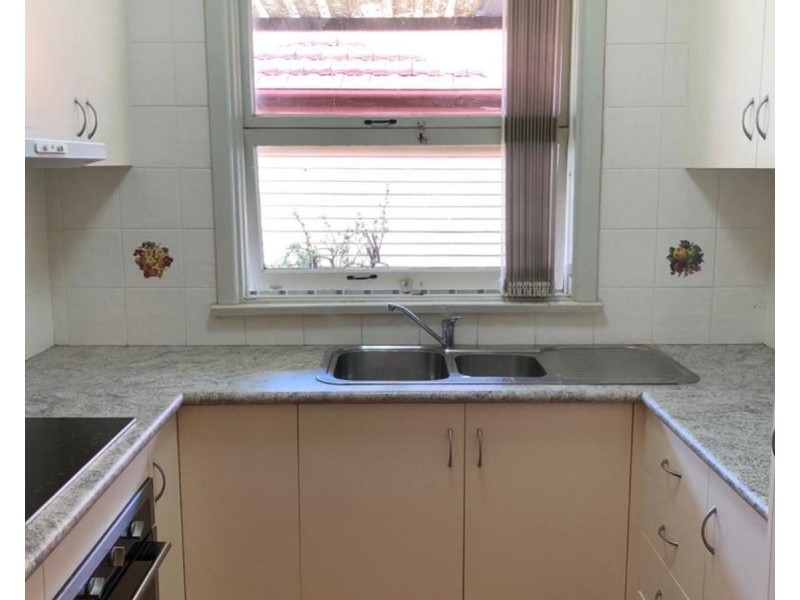 8 Benelong Avenue, Smithfield NSW 2164