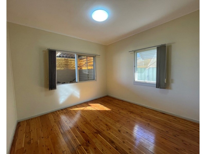 8 Benelong Avenue, Smithfield NSW 2164