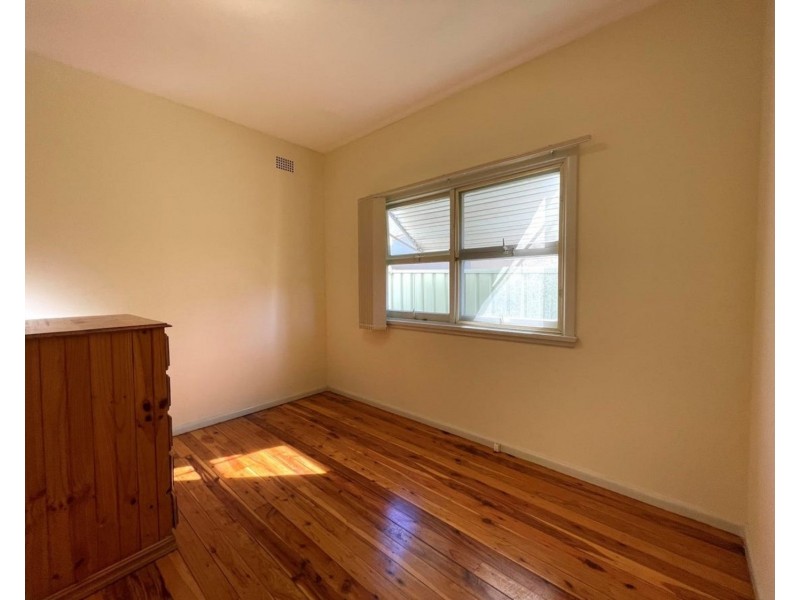 8 Benelong Avenue, Smithfield NSW 2164