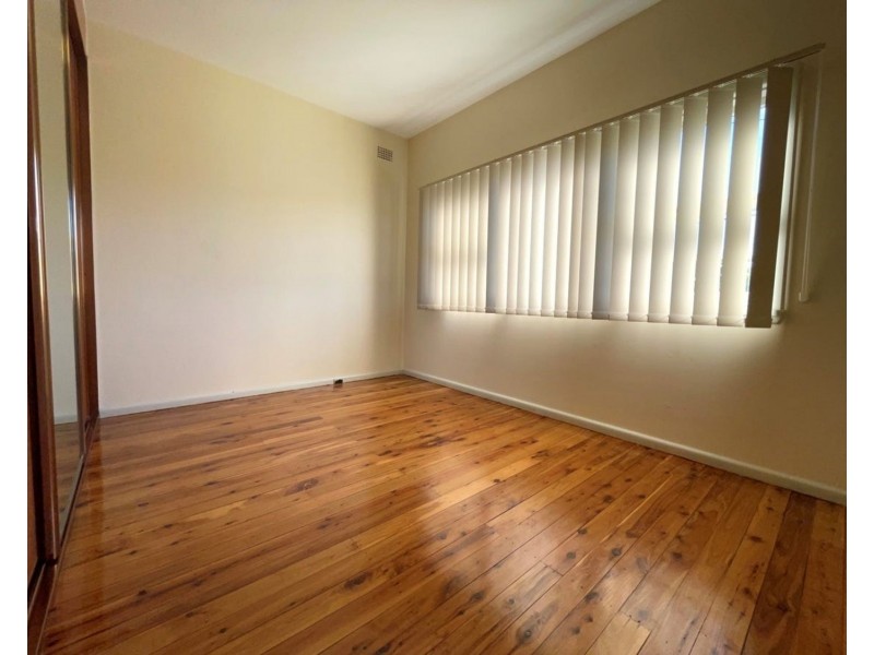 8 Benelong Avenue, Smithfield NSW 2164