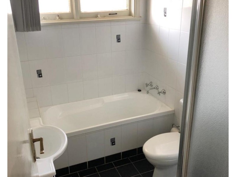 8 Benelong Avenue, Smithfield NSW 2164