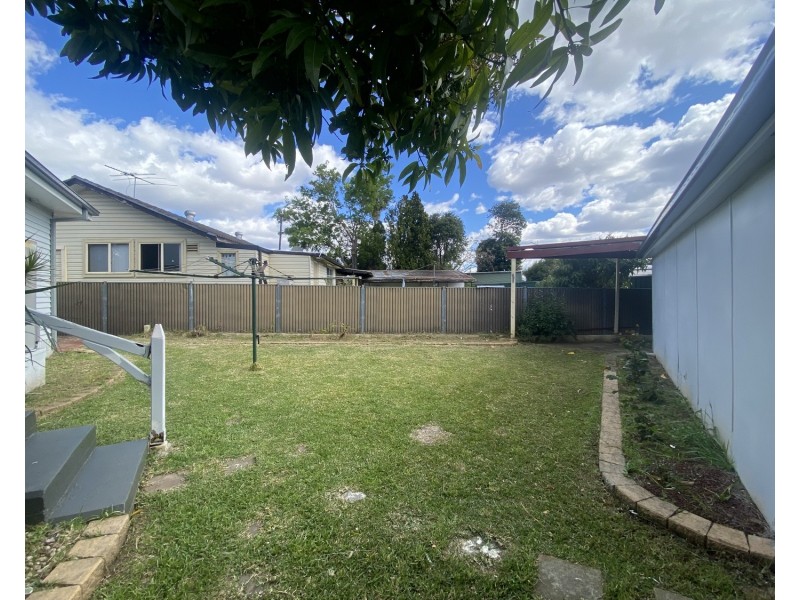 28 Hemingway Crescent, Fairfield NSW 2165