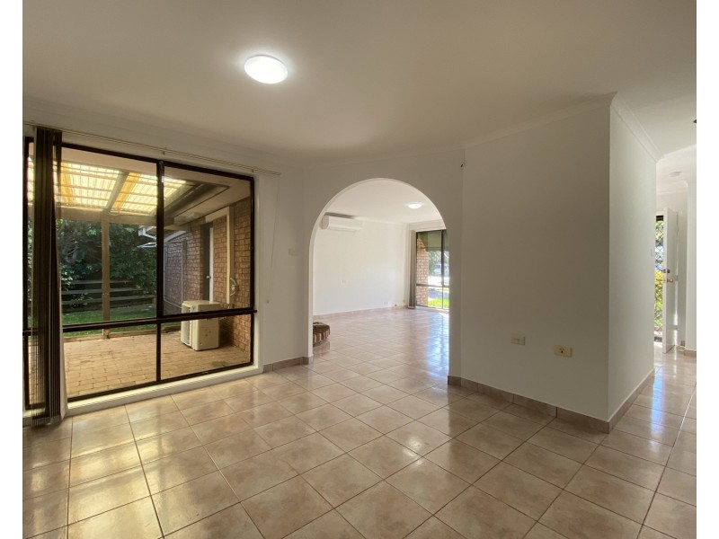 44 Dalpra Crescent, Bossley Park NSW 2176