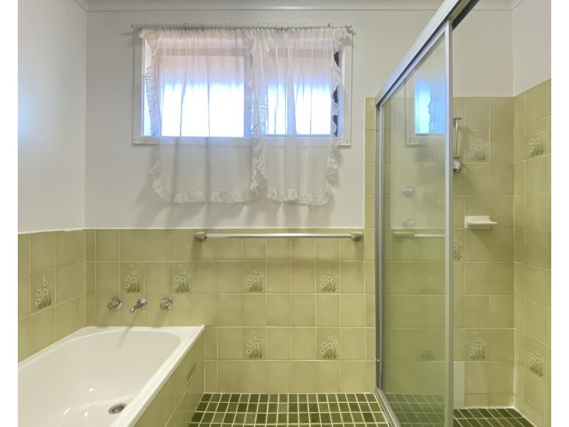 44 Dalpra Crescent, Bossley Park NSW 2176