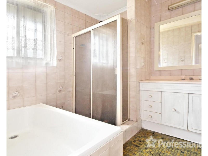 1 Mulligan Street, Bossley Park NSW 2176