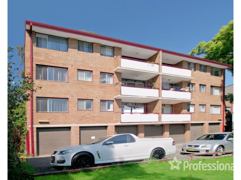 2/127 The Crescent, Fairfield NSW 2165