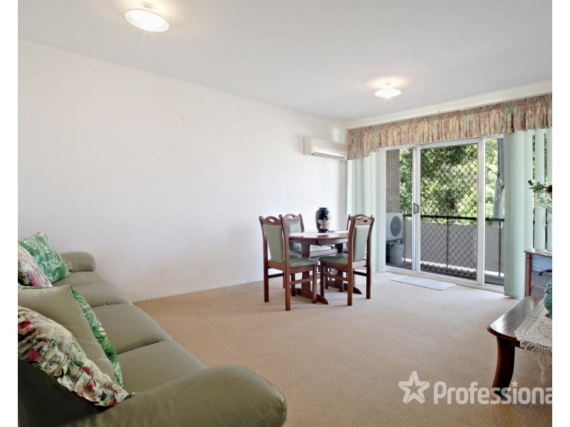 2/127 The Crescent, Fairfield NSW 2165