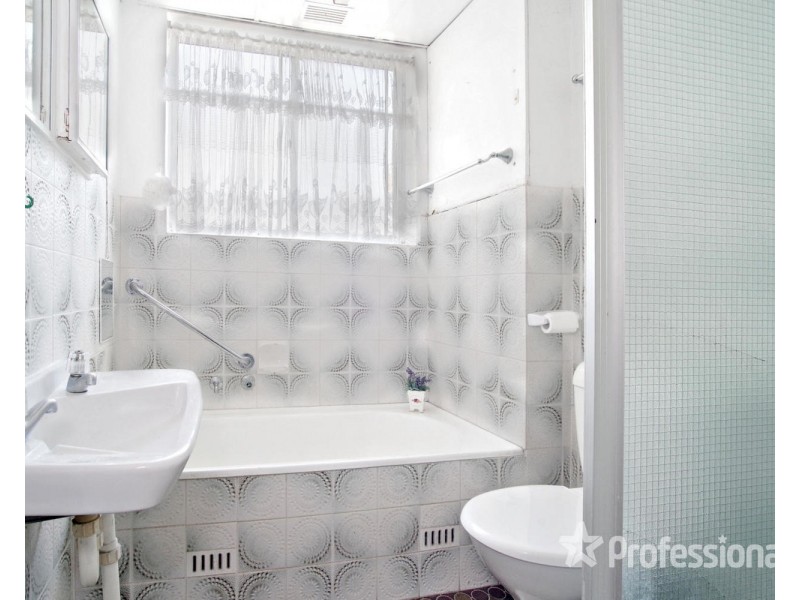 2/127 The Crescent, Fairfield NSW 2165