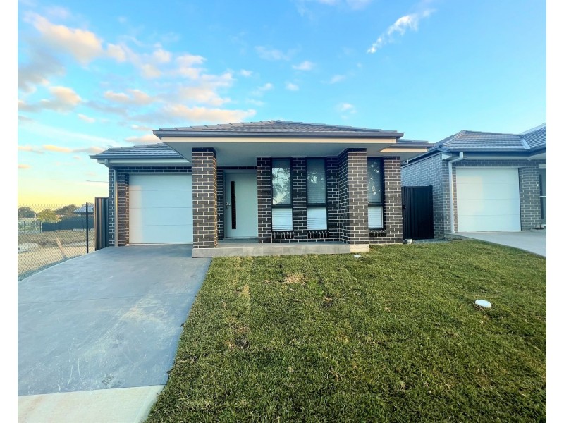 252 Eighth Avenue, Austral NSW 2179